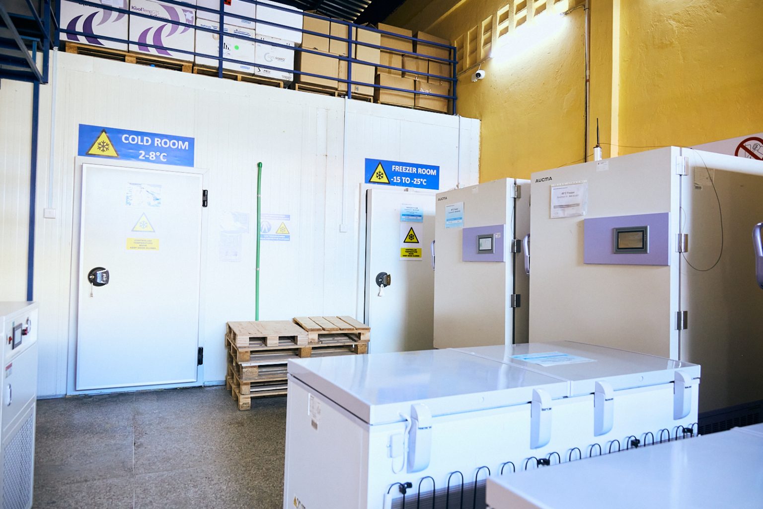 Cold room and freezer room storage facility