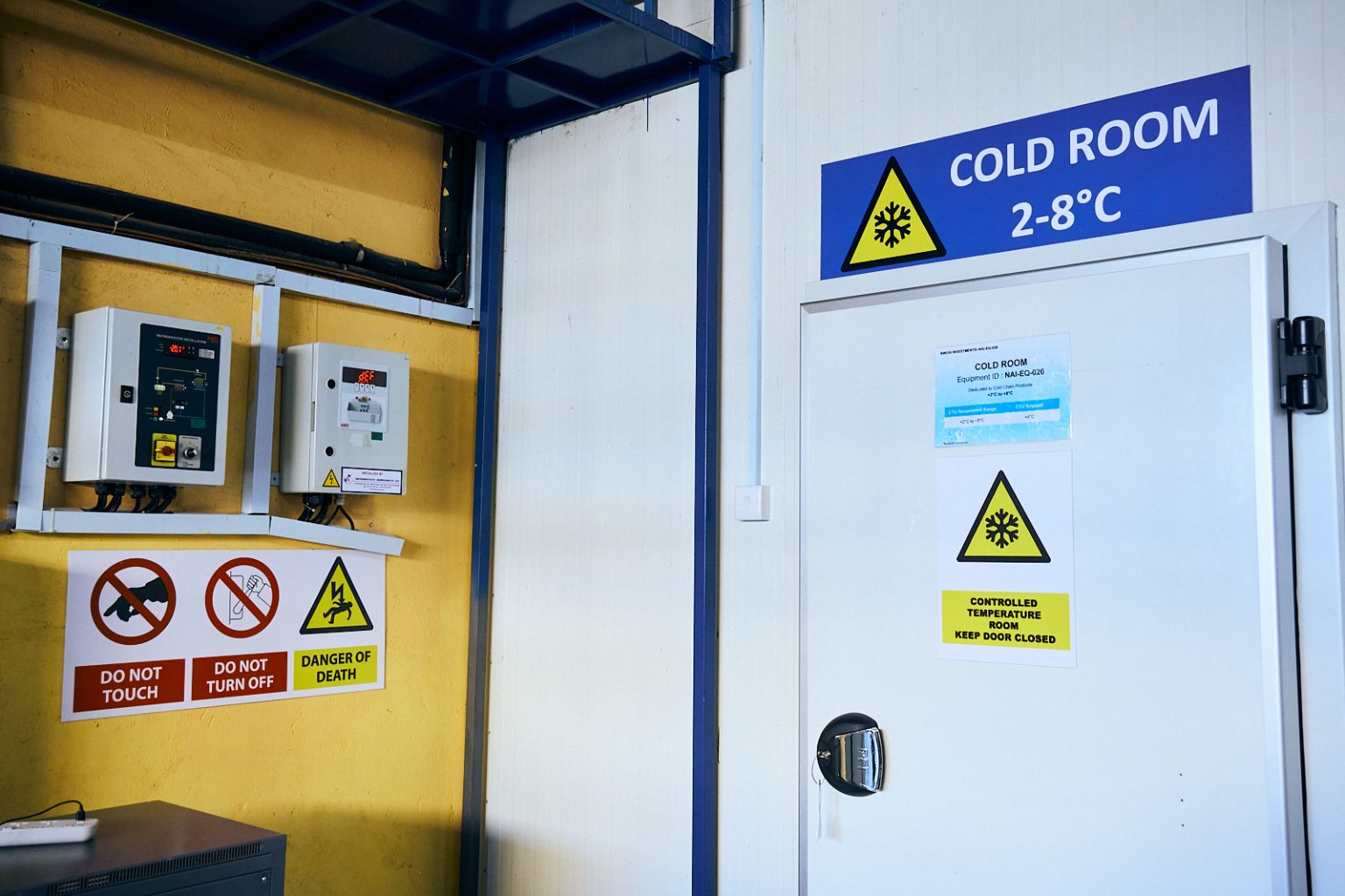 Validated cold room door, 2 to 8 degrees Celsius